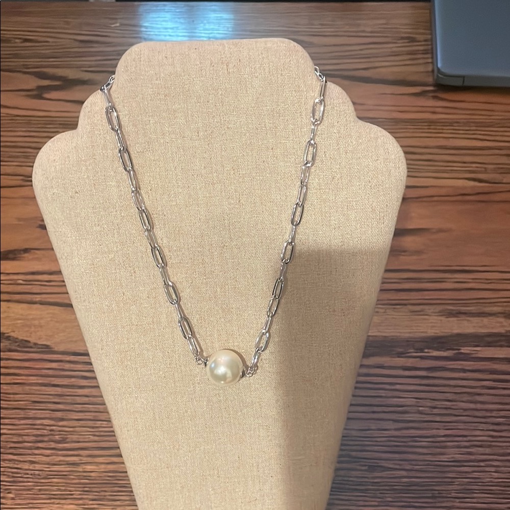 ZENZII, Elegant Silver Chain Necklace with Pearl Accent